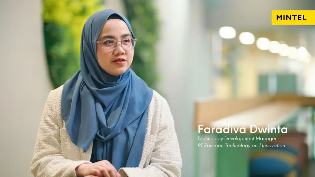 female executive customer testimonial at paragon headquarter
