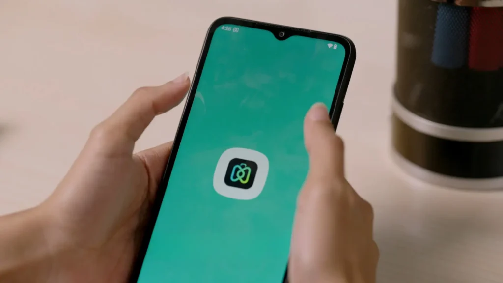 video shoot of a smartphone opening hexnode app